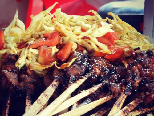 Warung Pak Slamet & Bu Rusmi: Rasa Autentik yang Menggoda di Tritih Kulon